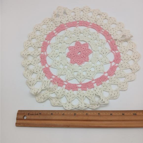 VTG Crochet Lace Doily Doilies Housewarming Gift Handmade Set of 2 Ivory & Pink - Picture 6 of 7
